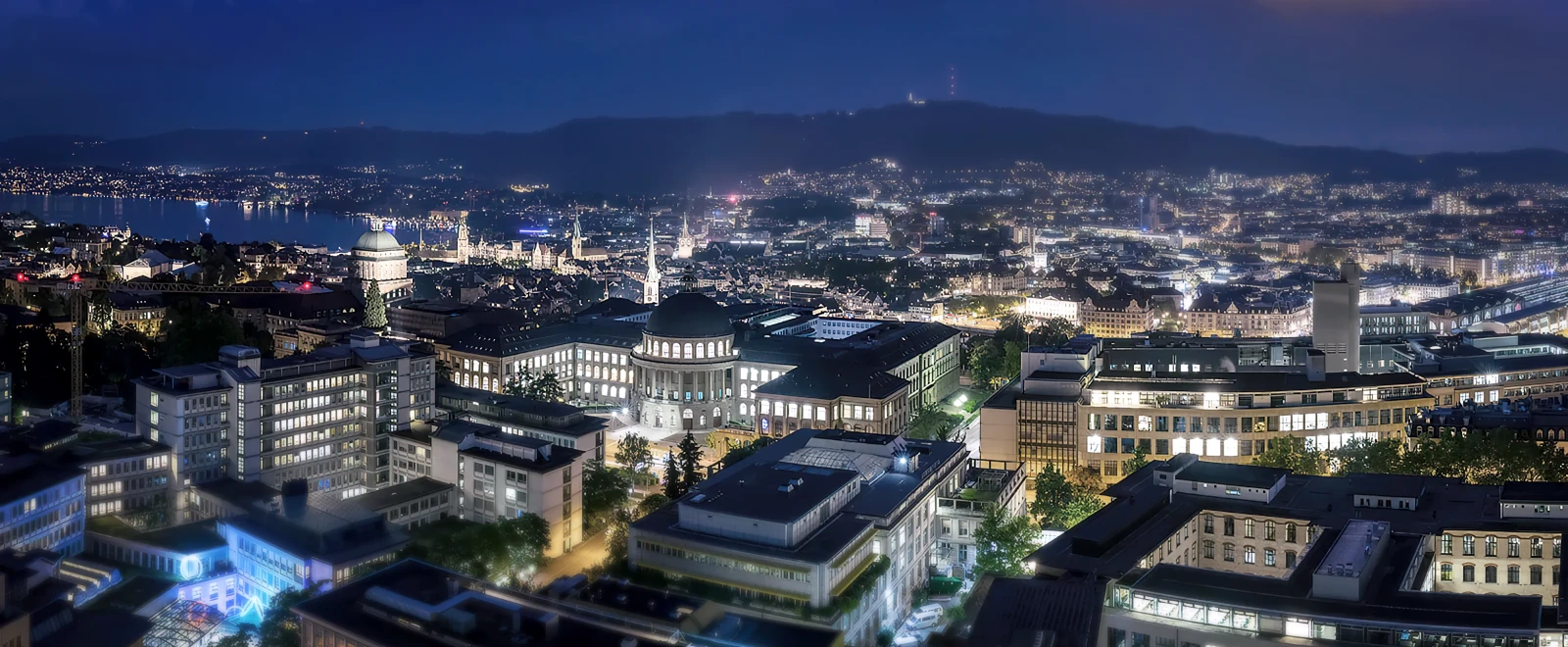 Teaserimage University of Zurich by night